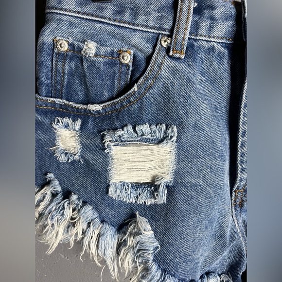 Superdown Revolve Button Fly Jean Shorts size 26 - Picture 7 of 10